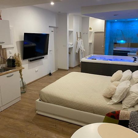 Superbe Suite Avec Jacuzzi Patio Et Sauna La Ciotat Exterior photo
