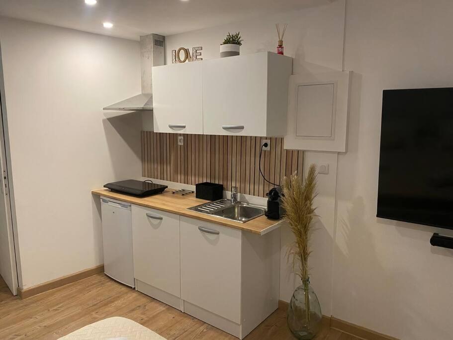 Superbe Suite Avec Jacuzzi Patio Et Sauna La Ciotat Exterior photo