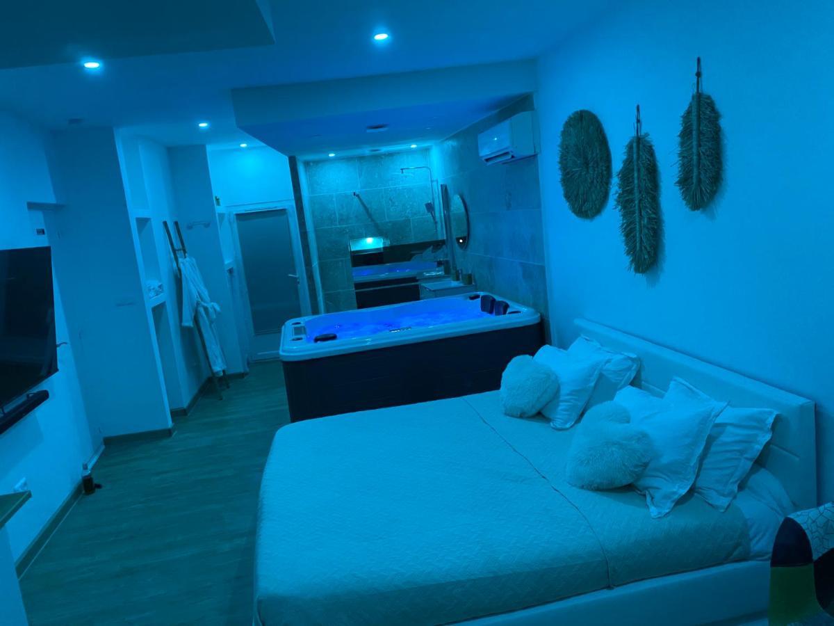 Superbe Suite Avec Jacuzzi Patio Et Sauna La Ciotat Exterior photo