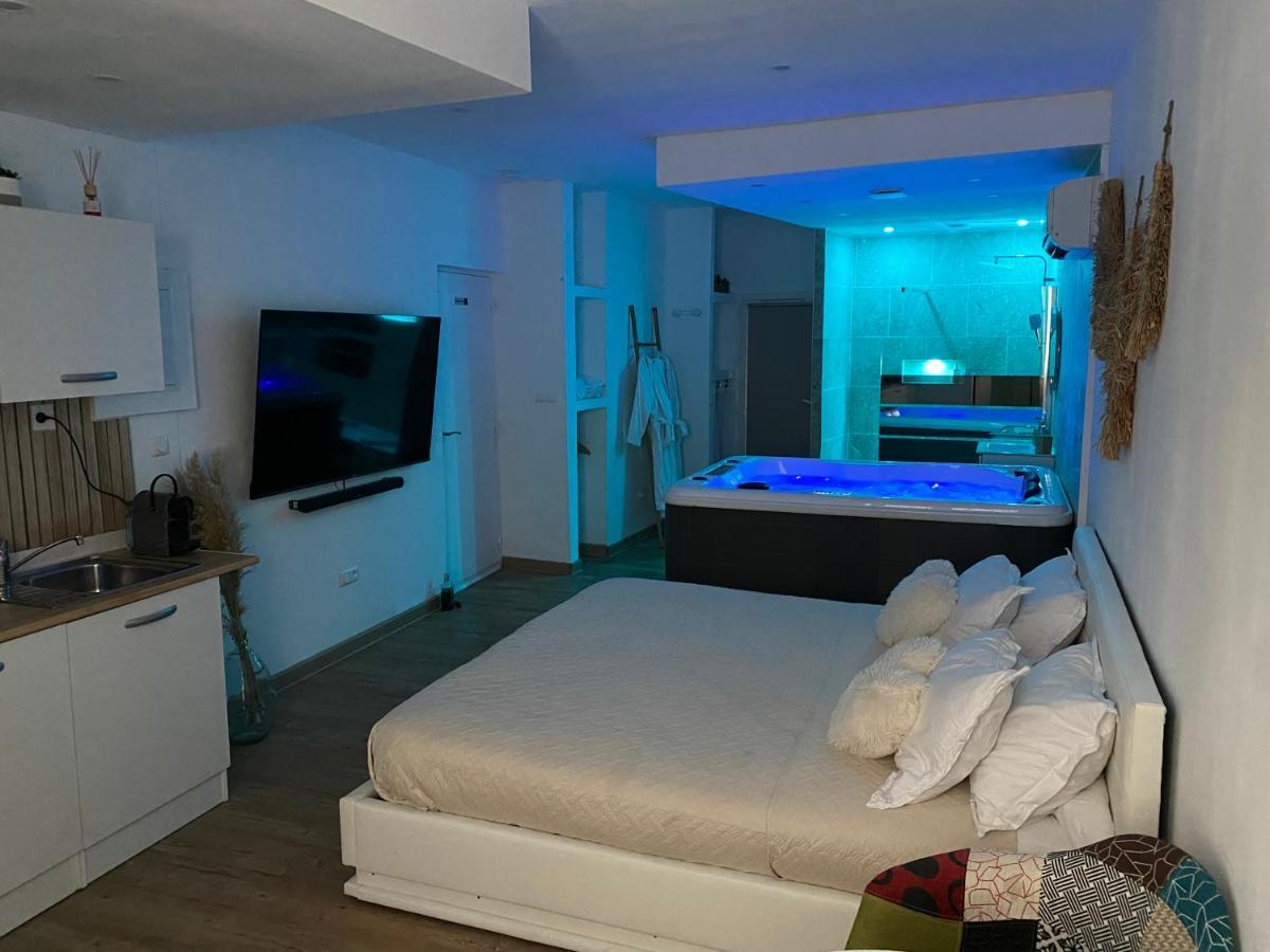 Superbe Suite Avec Jacuzzi Patio Et Sauna La Ciotat Exterior photo