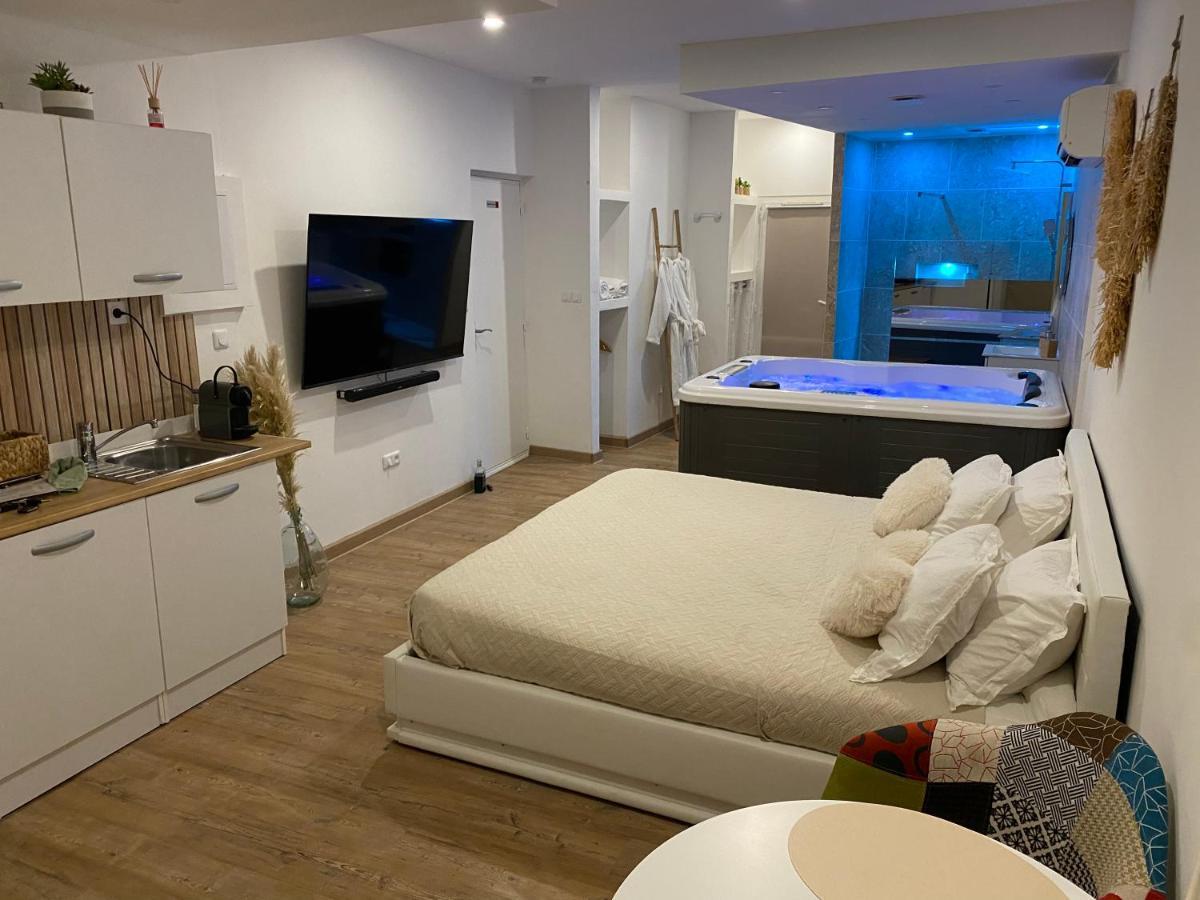 Superbe Suite Avec Jacuzzi Patio Et Sauna La Ciotat Exterior photo